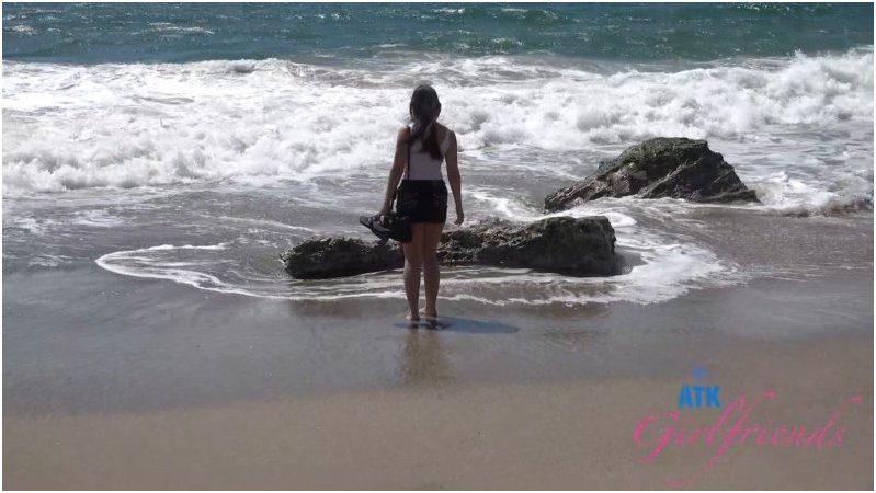 ATKGirlfriends 25 09 10 Lily Winters Zuma Beach 1 1080p