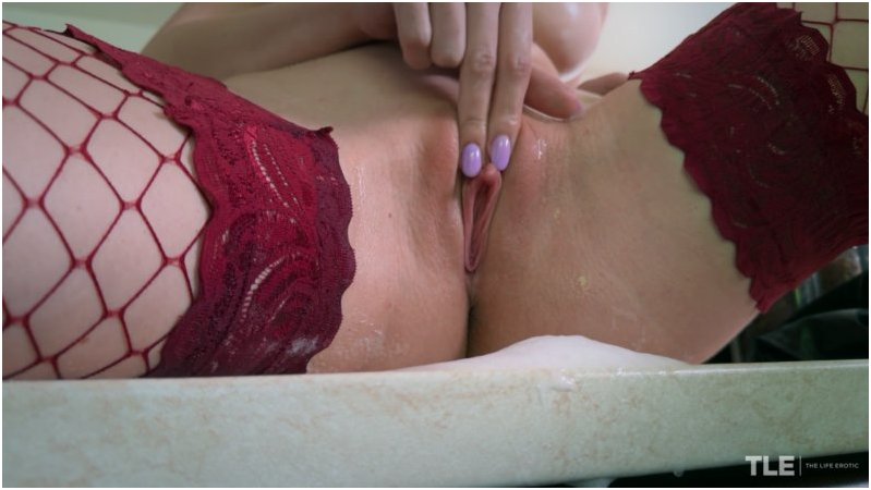 TheLifeErotic 25 09 12 Cherry Candle Window Wash 2 1080p